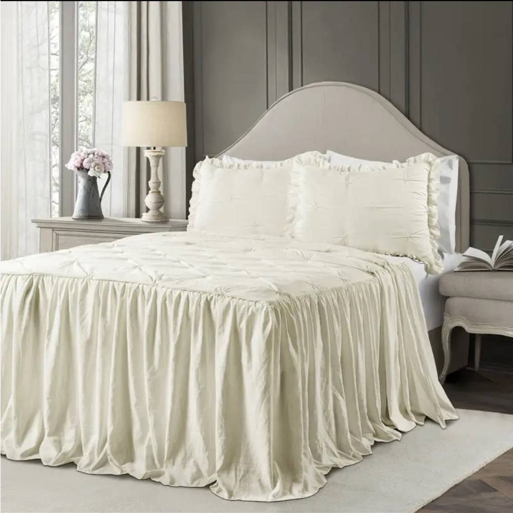 Lush Cream Comforter with Luxurious Ruffles with shams